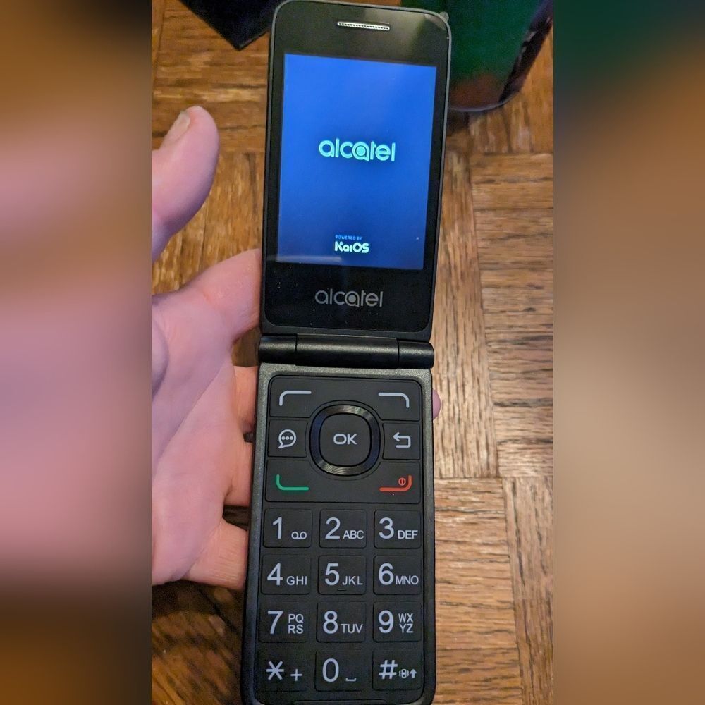 NWT Alcatel track flip phone